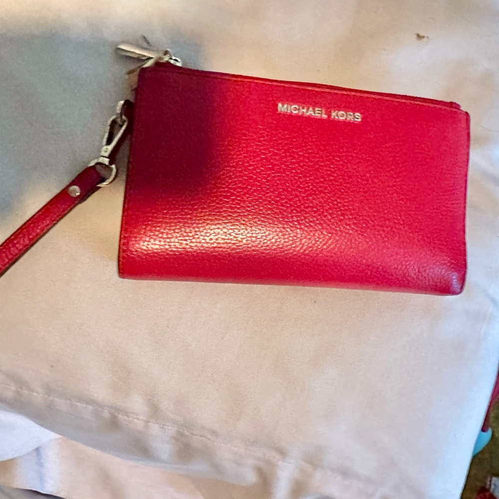 Like New Michael Kors Jet Set Double Zip pebble Leather Wristlet in Red